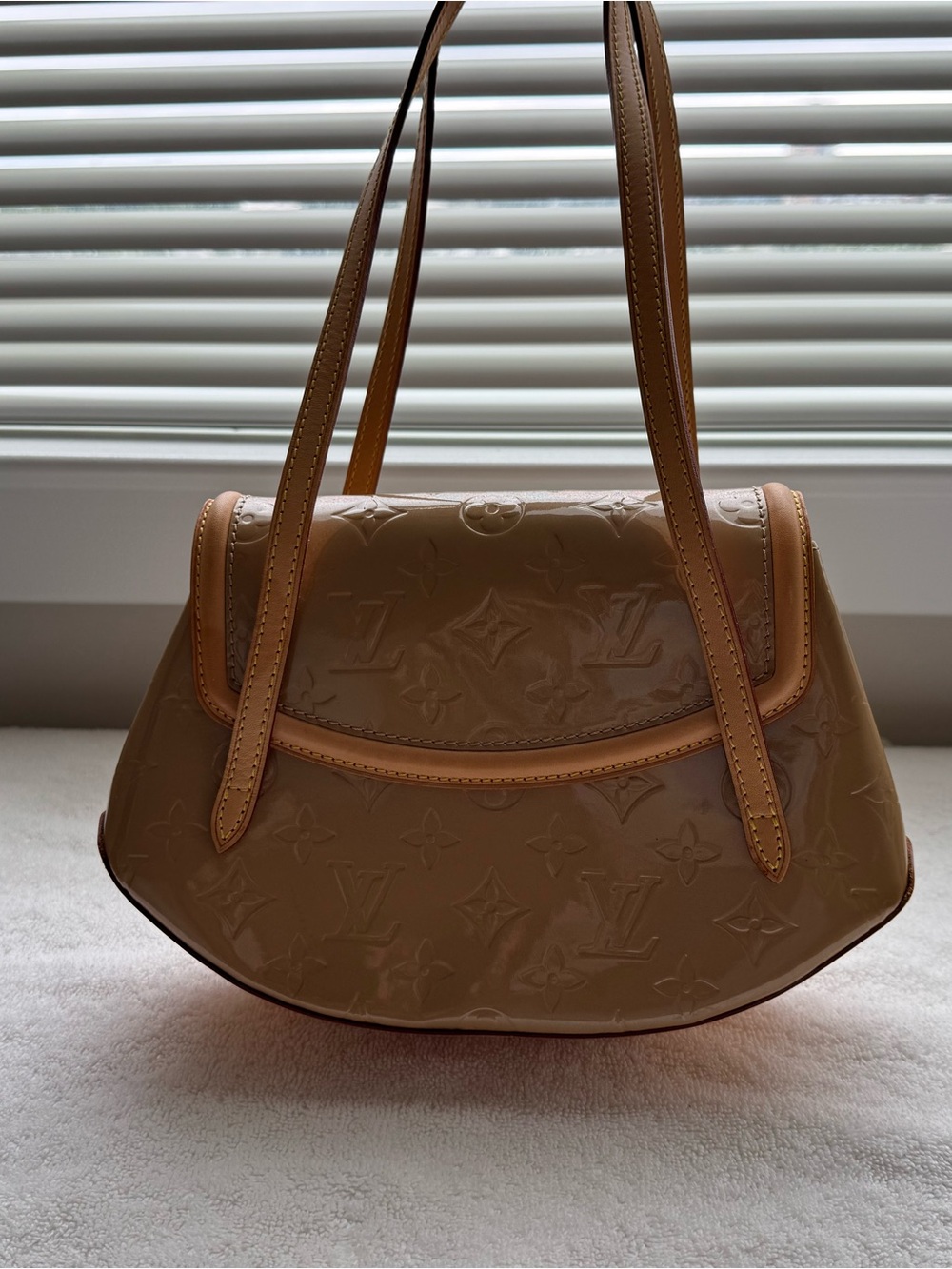 Louis Vuitton Biscayne Bay PM Monogram Vernis Noisette Beige Handbag